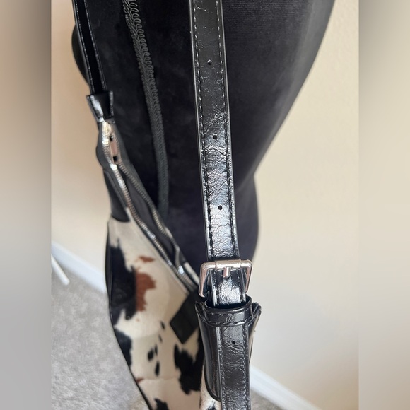 Fringed Black Leather & Cowhide Shoulder Bag with Western Buckle - Picture 7 of 7